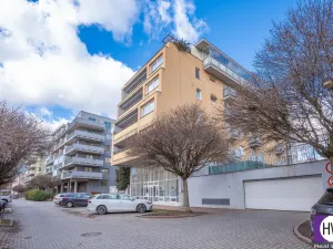 Prodej garážového stání, Praha, Vřesová, 13 m2