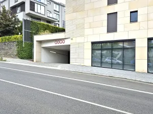 Pronájem garážového stání, Praha - Vinohrady, Dudova, 21 m2