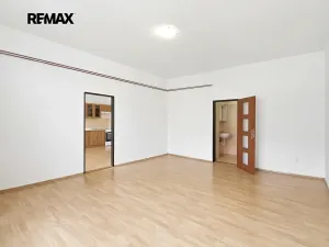 Pronájem bytu 2+kk, Praha - Vršovice, Tolstého, 56 m2