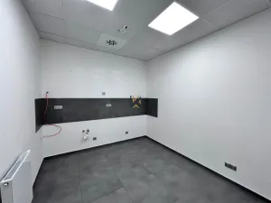 Pronájem kanceláře, Praha - Vysočany, Poděbradská, 416 m2