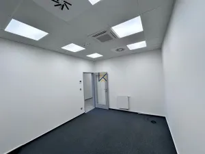 Pronájem kanceláře, Praha - Vysočany, Poděbradská, 416 m2