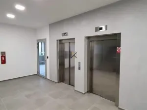 Pronájem kanceláře, Praha - Vysočany, Poděbradská, 216 m2