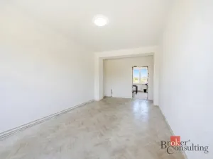 Prodej bytu 2+1, Hrádek - Nová Huť, 1. máje, 58 m2