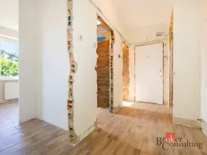 Prodej bytu 2+1, Hrádek - Nová Huť, 1. máje, 56 m2