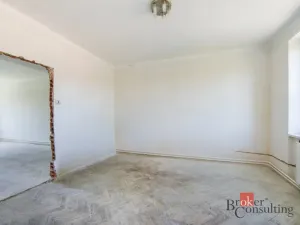 Prodej bytu 2+1, Hrádek - Nová Huť, 1. máje, 56 m2