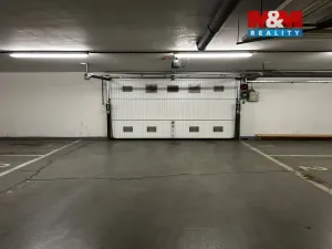 Pronájem garážového stání, Praha - Troja, Vřesová, 15 m2
