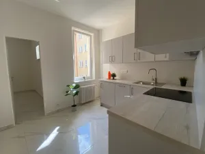 Prodej bytu 2+1, Karlovy Vary, Koptova, 72 m2