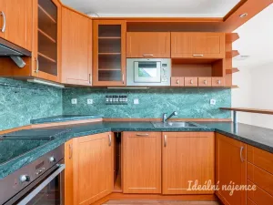 Pronájem bytu 2+kk, Praha - Kbely, Pod Nouzovem, 65 m2