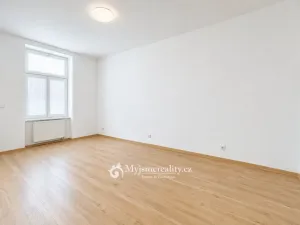 Prodej bytu 2+kk, Znojmo, Mariánské náměstí, 53 m2