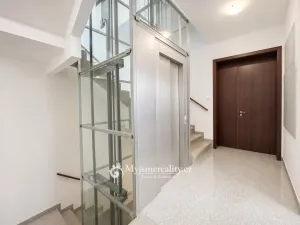 Prodej bytu 2+kk, Znojmo, Mariánské náměstí, 53 m2