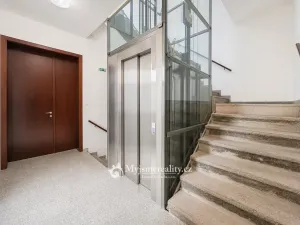 Prodej bytu 2+kk, Znojmo, Mariánské náměstí, 53 m2