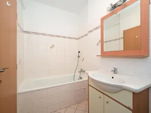 Pronájem bytu 2+kk, Praha - Vysočany, Spojovací, 36 m2