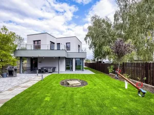 Prodej vily, Praha - Dolní Měcholupy, Na návsi, 392 m2
