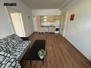 Pronájem bytu 2+kk, Hradec Králové - Kukleny, Denisovo náměstí, 66 m2