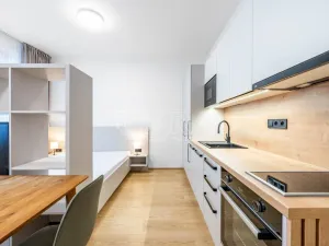 Pronájem bytu 1+kk, Praha - Karlín, Pobřežní, 28 m2