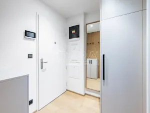 Pronájem bytu 1+kk, Praha - Karlín, Pobřežní, 28 m2