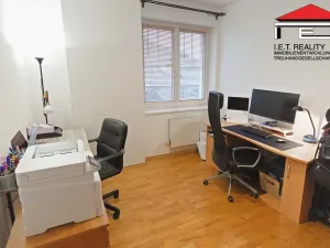Pronájem bytu 3+1, Praha - Libeň, Společná, 66 m2