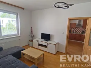 Pronájem bytu 2+1, Pardubice - Bílé Předměstí, Holubova, 62 m2