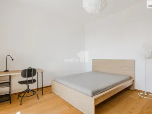 Pronájem atypického bytu, Praha - Strašnice, U krbu, 17 m2