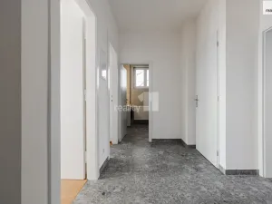 Pronájem atypického bytu, Praha - Strašnice, U krbu, 17 m2