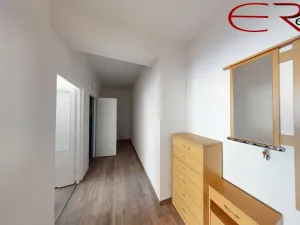 Pronájem bytu 1+1, Liberec, Nad Školou, 33 m2
