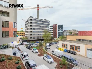 Pronájem bytu 1+kk, Praha - Radlice, U Komína, 37 m2