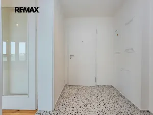 Prodej bytu 1+kk, Praha - Radlice, U Komína, 38 m2