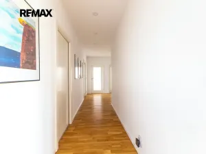 Prodej rodinného domu, Bavoryně, 194 m2