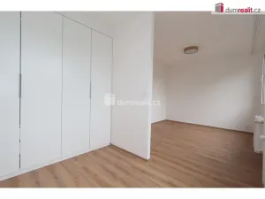 Pronájem bytu 2+kk, Praha - Prosek, Veltruská, 60 m2