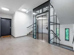 Pronájem bytu 2+kk, Praha - Karlín, Pobřežní, 32 m2