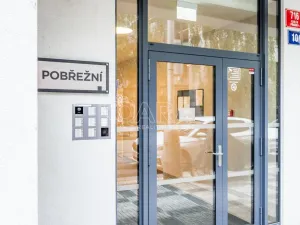 Pronájem bytu 2+kk, Praha - Karlín, Pobřežní, 32 m2