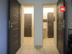 Pronájem obchodního prostoru, Karlovy Vary, Nejdecká, 16 m2