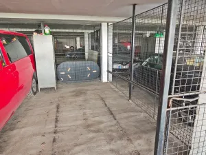Pronájem garážového stání, Brno, Loosova, 14 m2