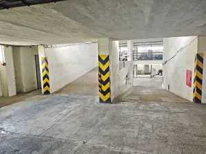 Pronájem garážového stání, Brno, Loosova, 14 m2