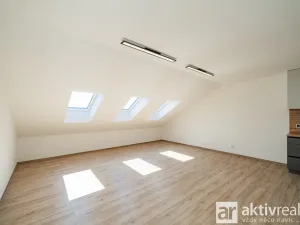 Pronájem bytu 2+kk, Ovčáry, Na Bulánce, 62 m2
