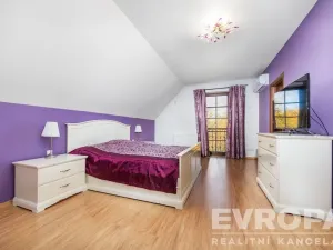Prodej rodinného domu, Košátky, 350 m2