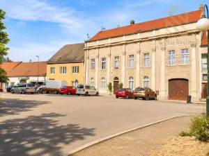 Prodej vícegeneračního domu, Kostelec nad Labem, nám. Komenského, 120 m2
