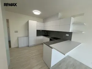 Pronájem bytu 1+kk, Zlín, Čepkovská, 28 m2