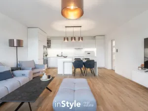 Pronájem bytu 2+kk, Staré Město, Velkomoravská, 71 m2