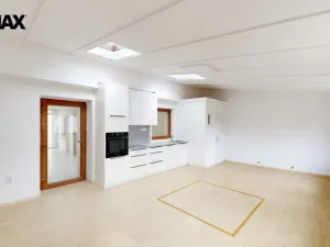 Prodej bytu 3+1, Odrovice, 220 m2