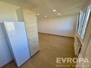 Pronájem bytu 1+kk, Praha - Kobylisy, Košťálkova, 32 m2