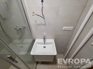 Pronájem bytu 1+kk, Praha - Kobylisy, Košťálkova, 32 m2