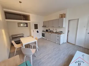 Pronájem bytu 3+1, Praha - Malá Strana, Rošických, 83 m2