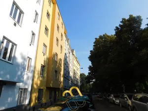 Pronájem bytu 2+kk, Praha - Michle, Adamovská, 42 m2