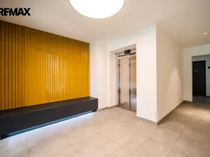 Pronájem bytu 1+kk, Praha - Vysočany, Smržových, 31 m2