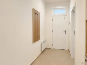 Pronájem bytu 1+kk, Praha - Žižkov, Milíčova, 34 m2