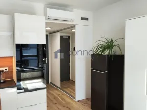 Pronájem bytu 1+kk, Praha, Sokolovská, 28 m2