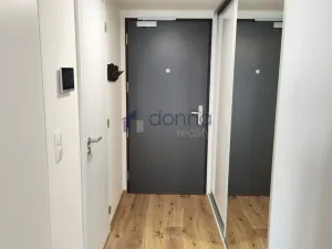 Pronájem bytu 1+kk, Praha, Sokolovská, 28 m2