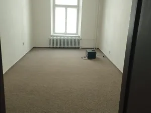 Pronájem bytu 2+kk, Opava, Sněmovní, 90 m2