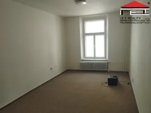 Pronájem bytu 2+kk, Opava, Sněmovní, 90 m2